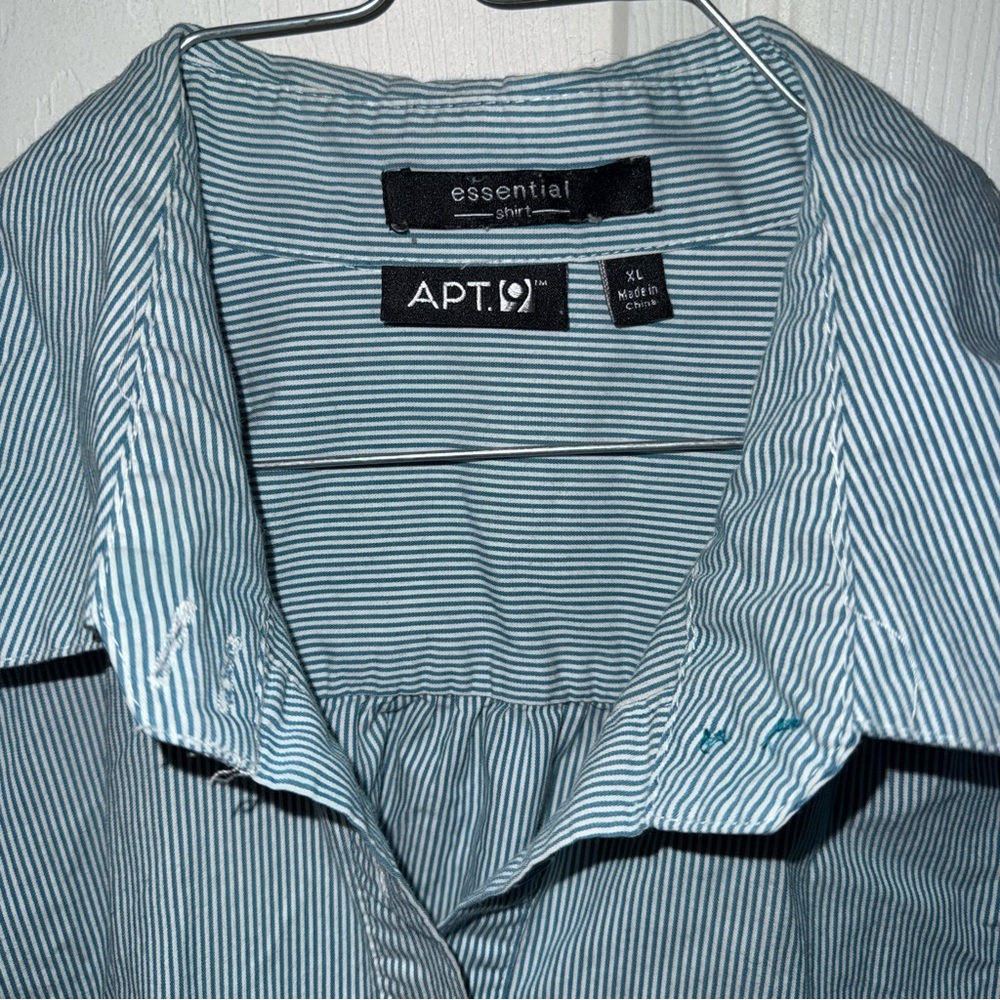 Apt. 9 Women’s Gray Button Down Shirt - Picture 3 of 5